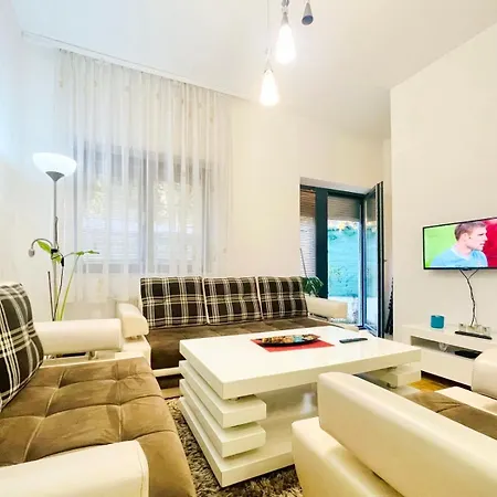 Centar Emirates Apartment *